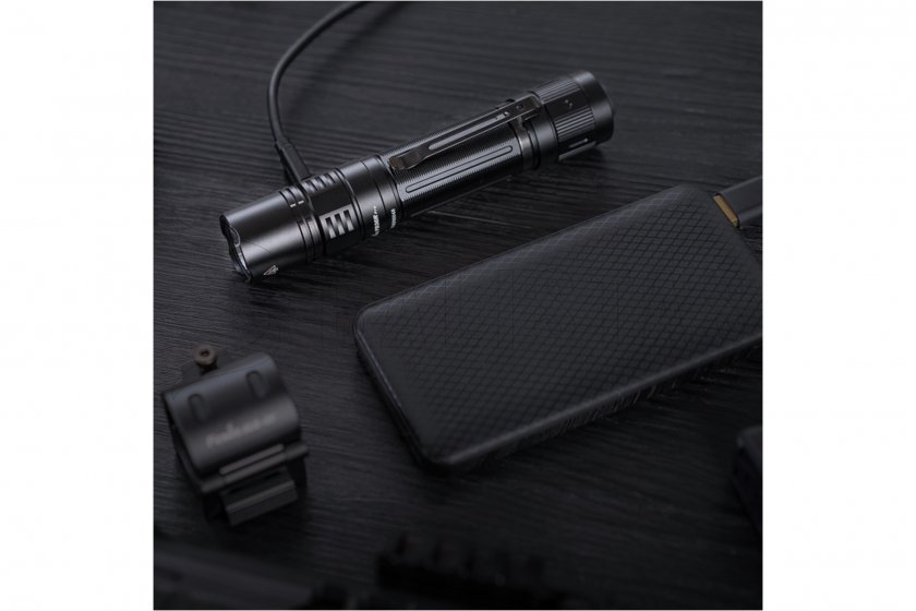 Latarka taktyczna Fenix PD36R PRO 7