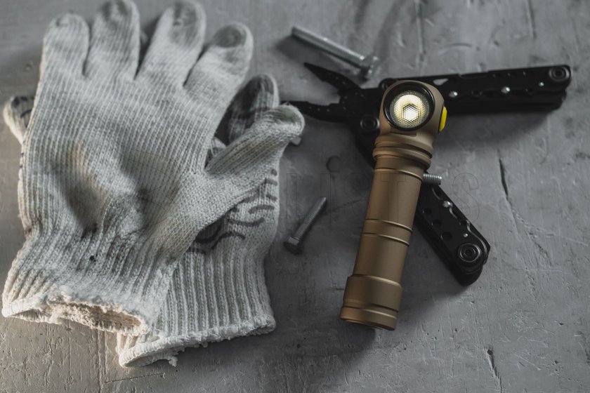 Latarka czołowa Armytek Wizard C2 Pro MAX Sand Zimne światło 4