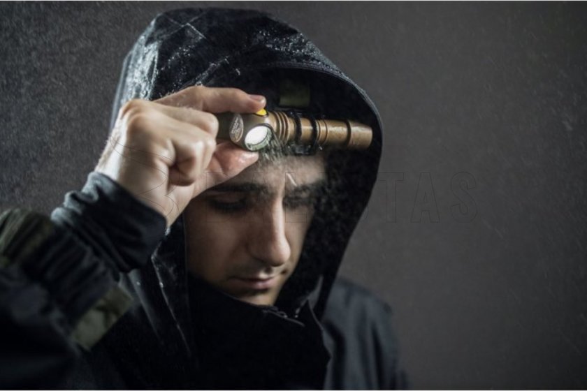 Latarka czołowa Armytek Wizard C2 Pro zimne światło Piaszczysta 5