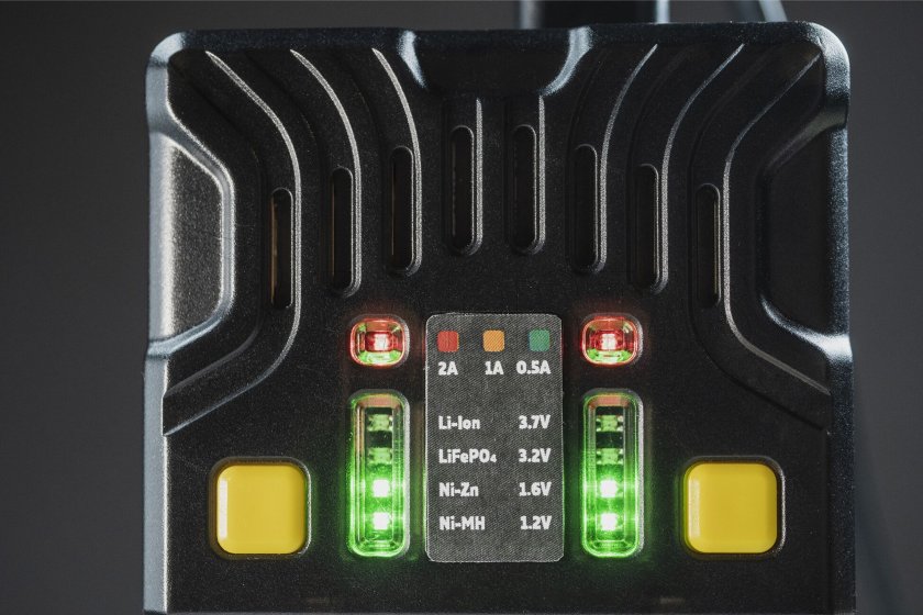 Ładowarka Armytek UNI C2 plug type C 17