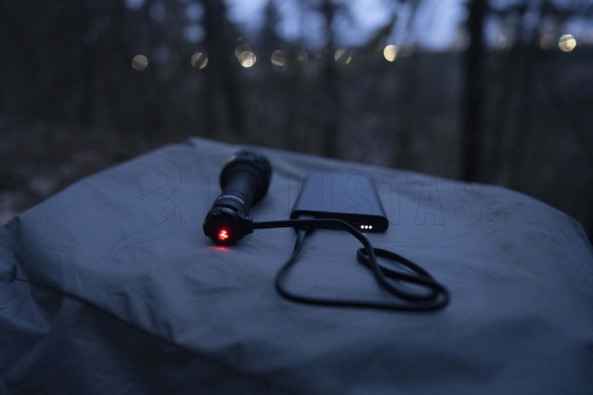Wielofunkcyjna latarka Armytek Bear WRG 9