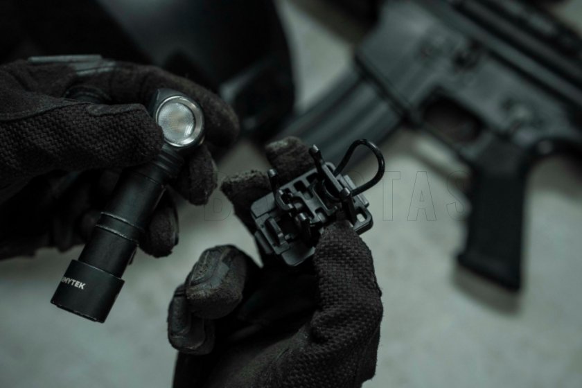 Mocowanie do hełmu do latarek Armytek AHM-05 6